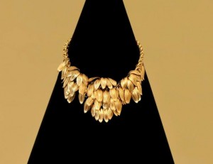 Collier foglie in metallo dorato, Napier anni 50