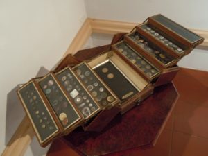 Il bottone. Arte e Moda - Musei Mazzucchelli ph A. Ghiroldi 