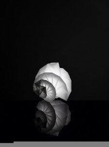 Lampada IN-EI Issey Miyake per  Artemide