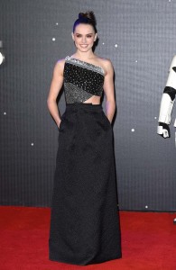 Daisy Ridley In Roland Mouret - ‘Star Wars: Il risveglio della Forza’ premiere londinese
