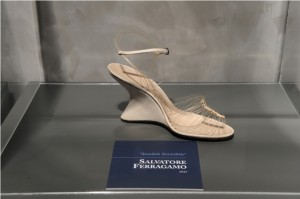 Ferragamo Sandalo Invisibile "In Acqua"