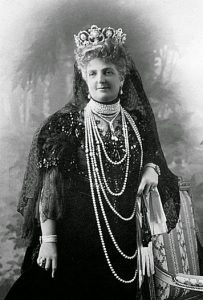 La Regina Margherita di Savoia indossa le perle 