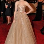 Anne Hathaway in abito Valentino Ph Stephen Lovekin/Getty Images courtesy Valentino