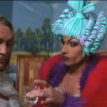 I protagonisti con gli abiti che indossano per andare in giro