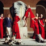 Valentino con le modelle, 2007 © Lorenzo Agius @ www.aandrphotographic. co.uk
