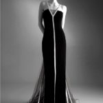 Autunno/Inverno 1992/1993 Abito da sera in velluto nero con nastri bianchi © Museo Virtuale Valentino Garavani