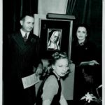 Tamara de Lempicka- scatto con l'opera La Madre Superiora