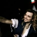 Live, Mercuzio (Luca Giacomelli Ferrarini) un selfie con le fans - ph. Monica Bracaloni