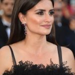 Penelope Cruz, gocce di rubini Swaroski - Photo credit © GettyImages (1)